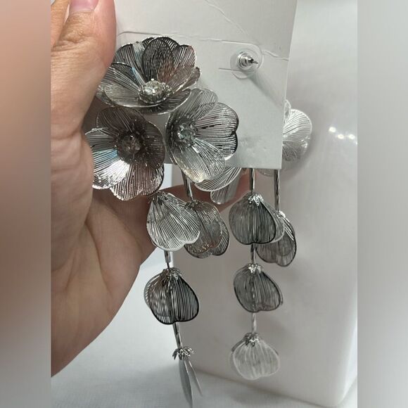 Zara Famous Kate Middleton Floral Statement Earrings - Picture 7 of 17